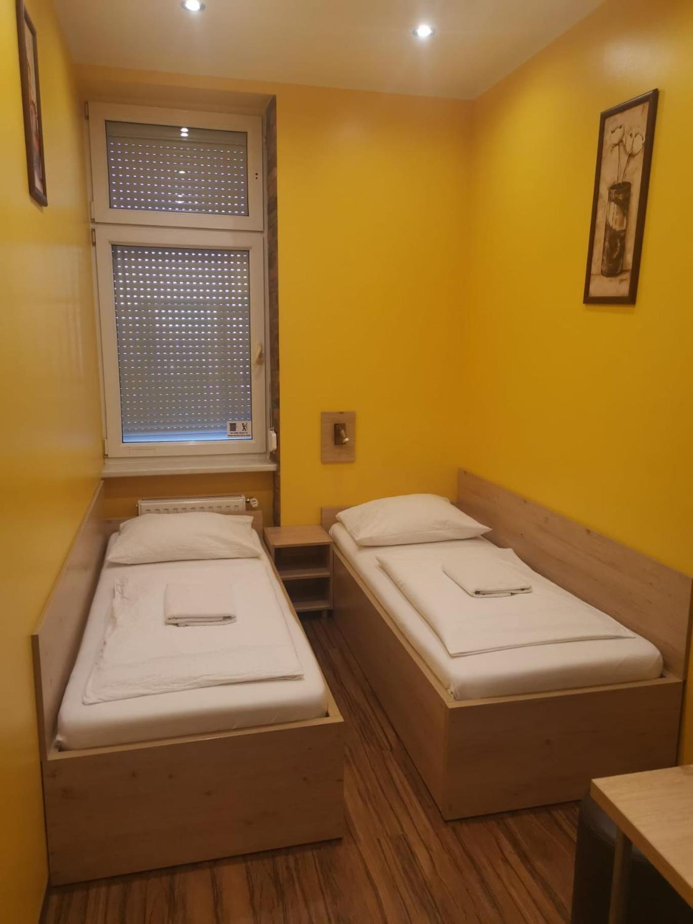 Do Step Inn Home - Hotel & Hostel Виена Екстериор снимка