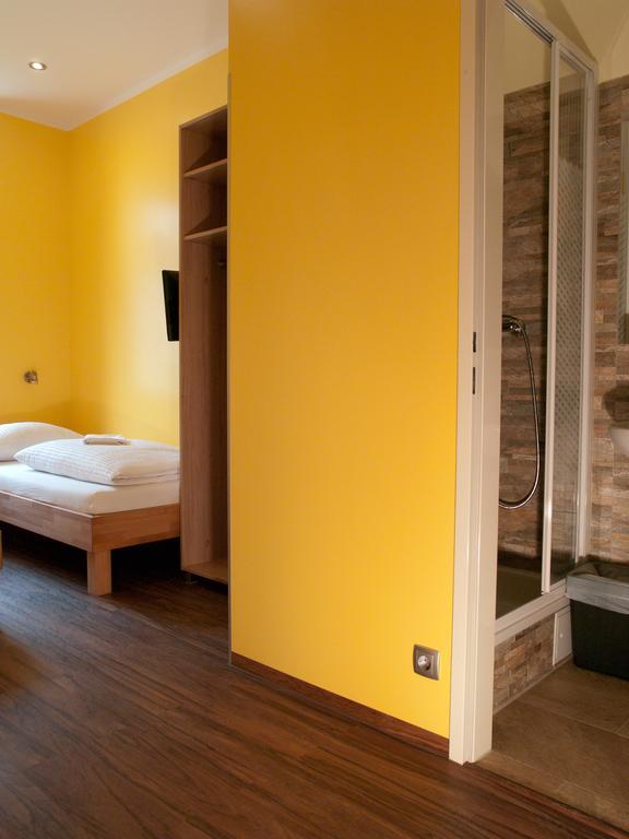 Do Step Inn Home - Hotel & Hostel Виена Екстериор снимка